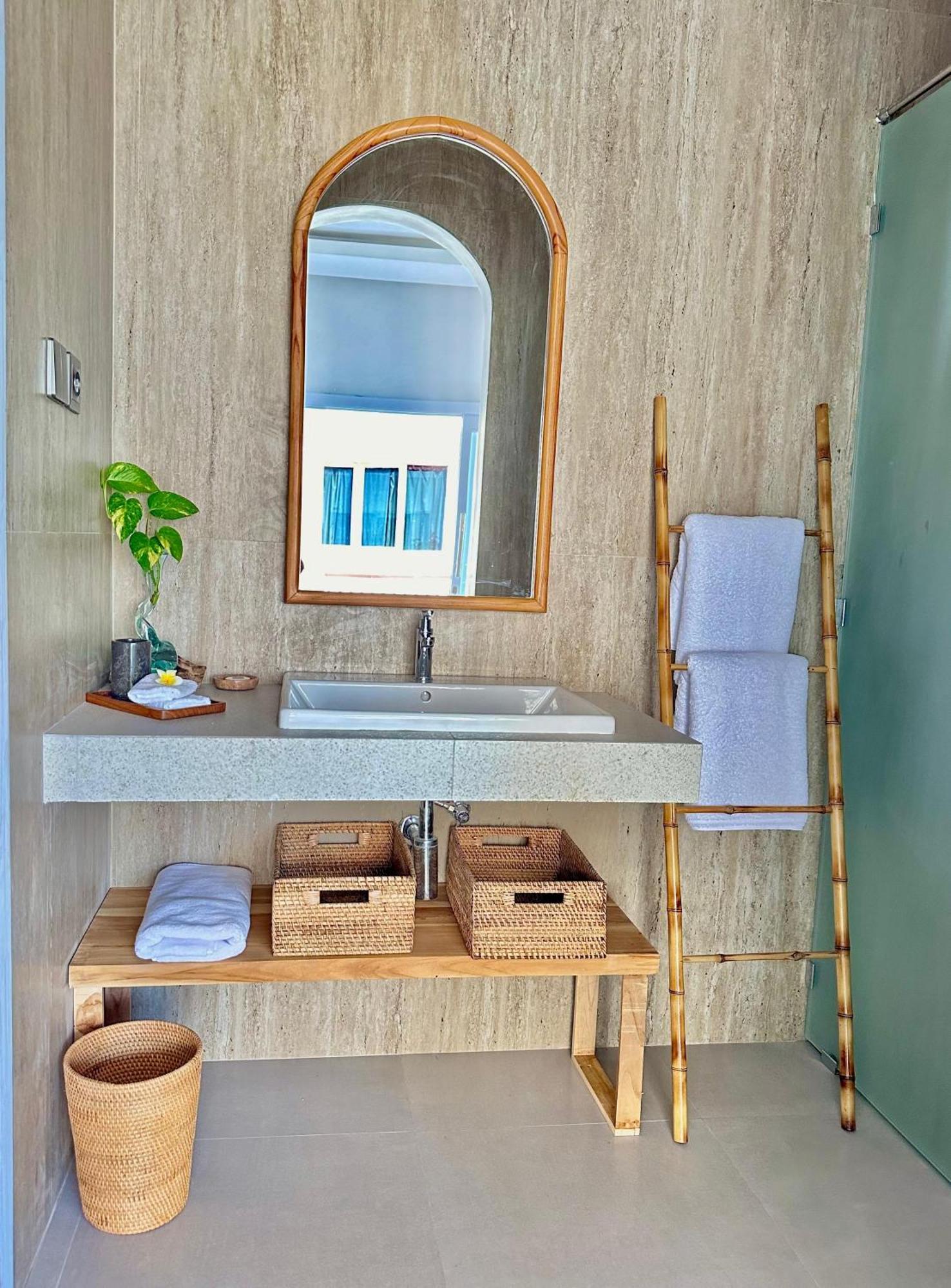 Ellies Hotel 누사두아 외부 사진